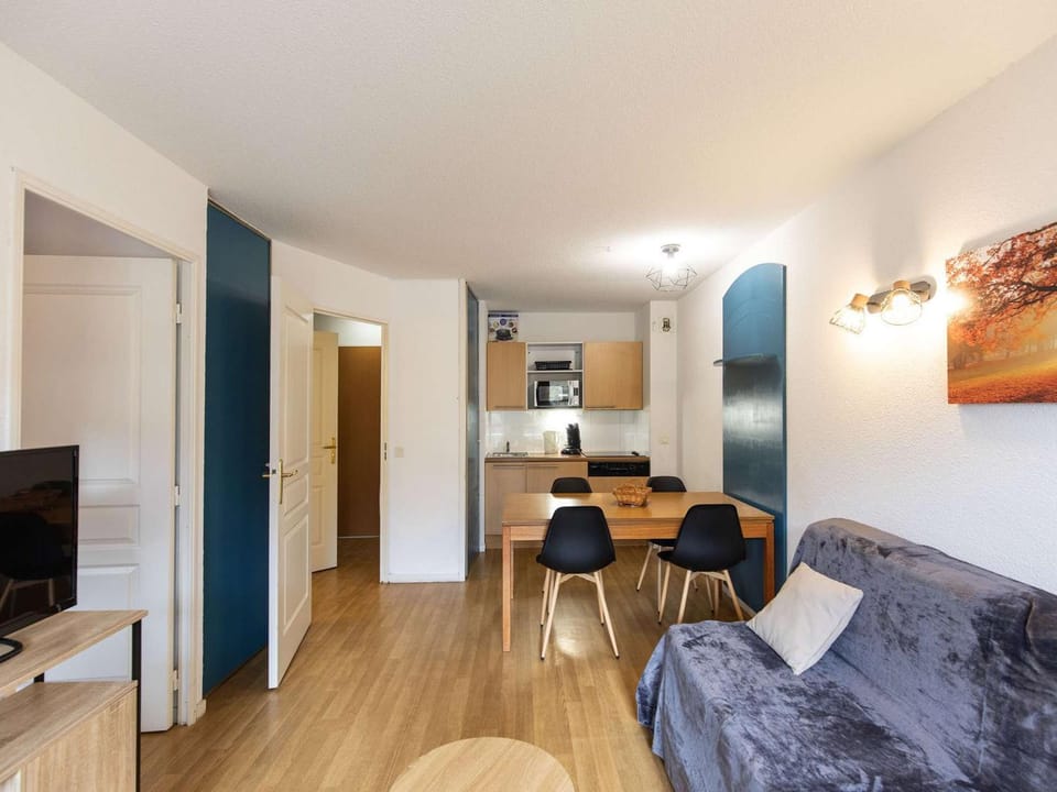 Charmant T2 pour 6 avec Terrasse, Piscine Couverte et Parking à Bagnères-de-Bigorre - FR-1-404-275 Apartment in Aragon
