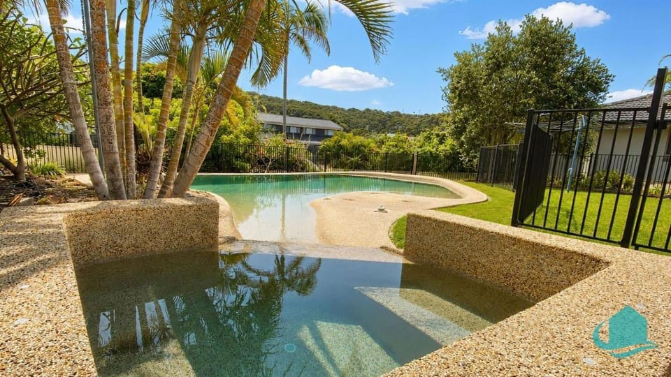 Oceanview Beachhouse -panoramic views + Large Pool House in Lake Macquarie