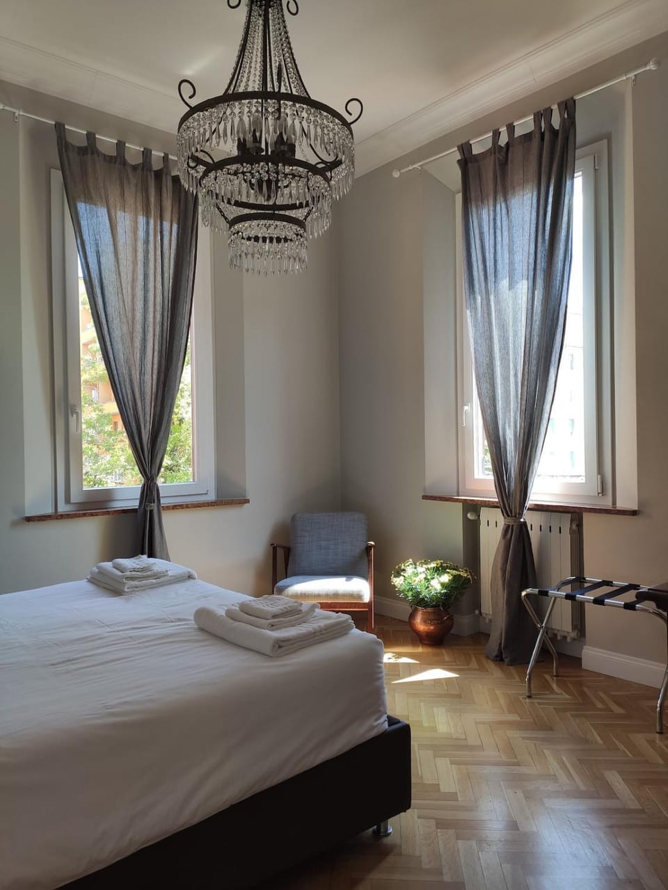 Bed, TV and multimedia, Photo of the whole room, Bedroom