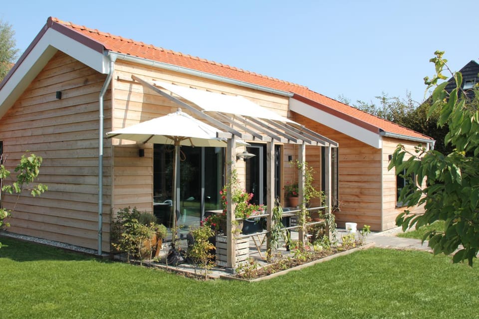 Facade/entrance, Garden