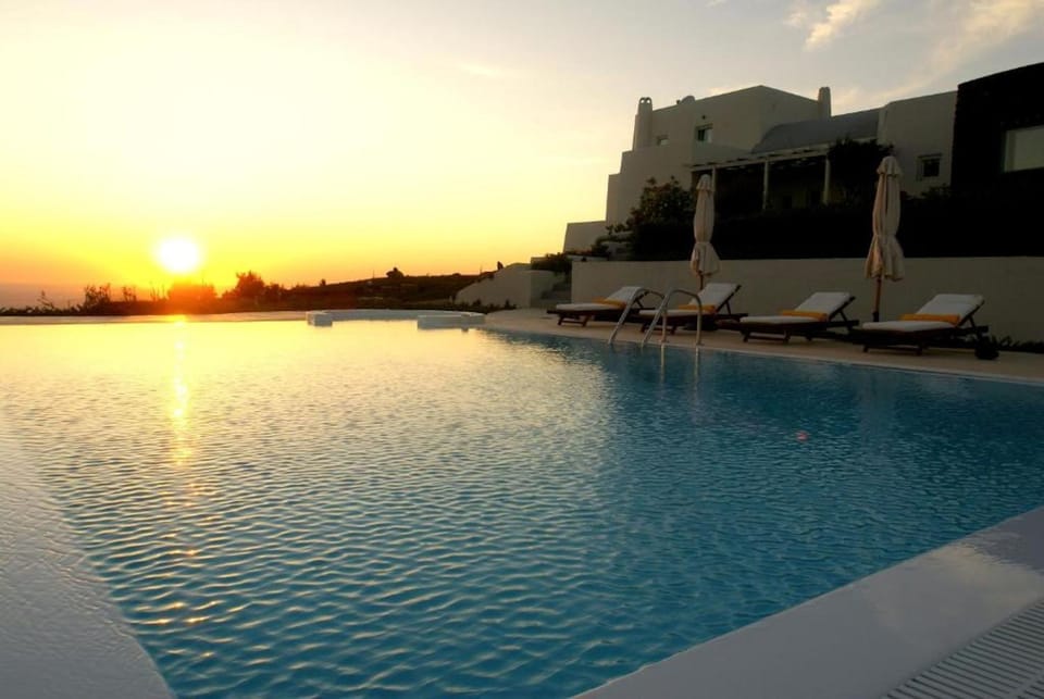 Wonderful Santorini Villa 5 En-Suite Bedrooms Villa Elysium Heated Pool Villa in Santorini