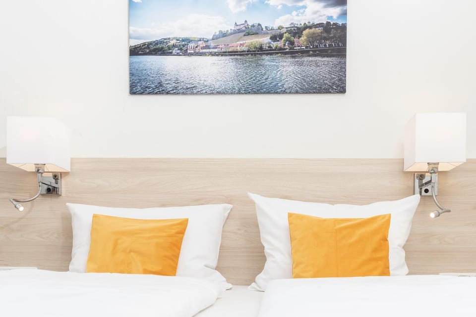 Bed, Photo of the whole room, Decorative detail, Bedroom