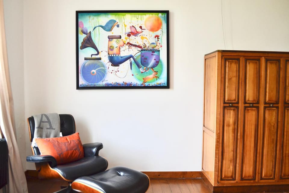 Photo of the whole room, Bedroom