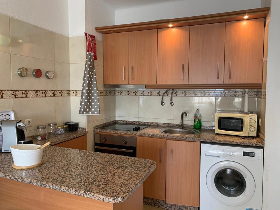 Coffee/tea facilities, Kitchen or kitchenette, minibar, pet friendly, stove, toaster, washing machine