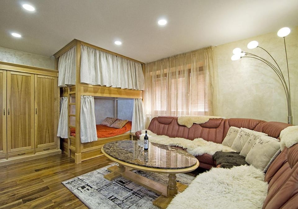Living room, bunk bed