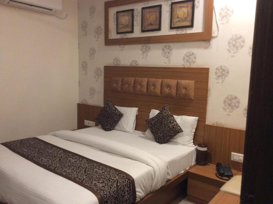Bed, Bedroom, air conditioner