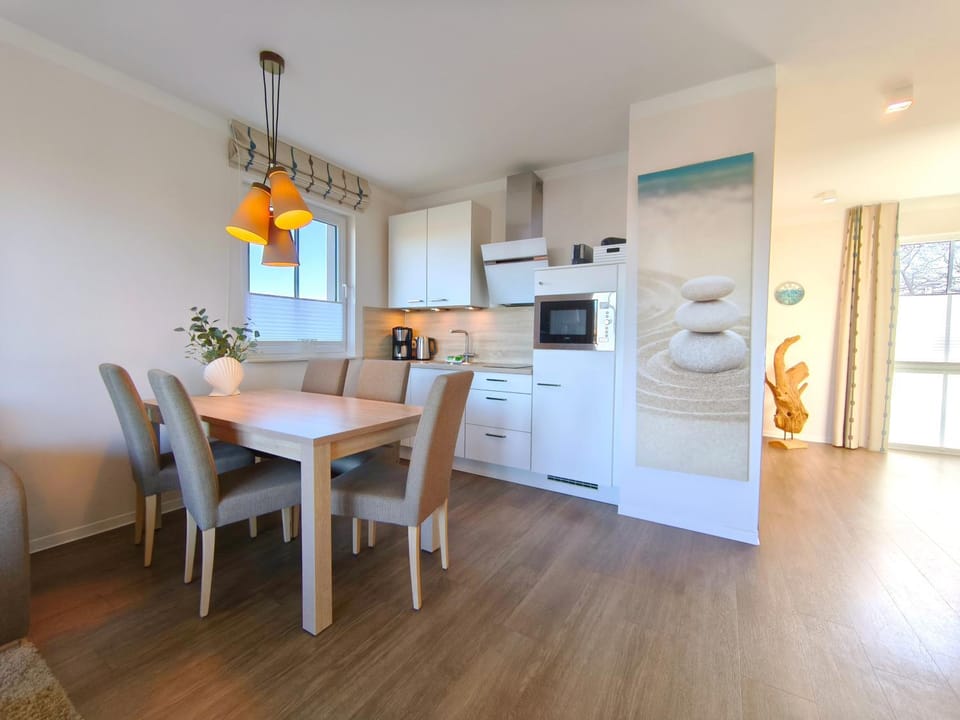 Kitchen or kitchenette, Dining area, dishwasher, toaster