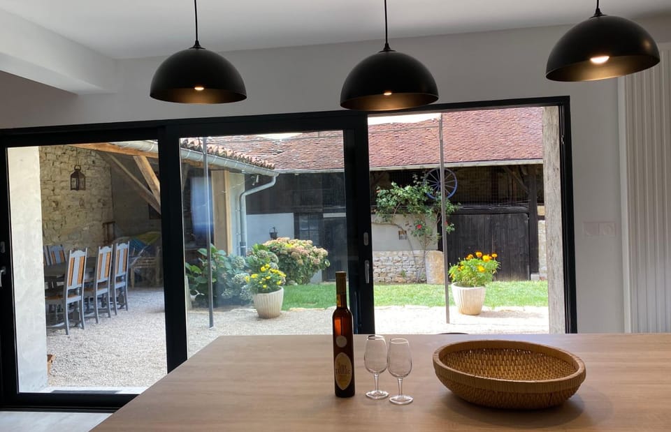 Communal kitchen, Garden view