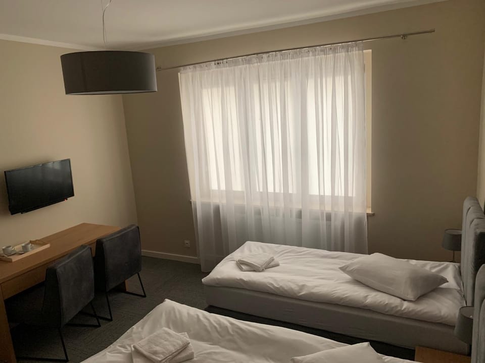 Bed, TV and multimedia, Photo of the whole room