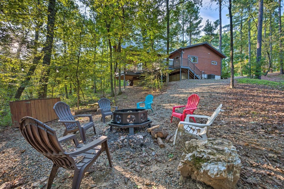 Creekside Broken Bow Cabin w/ Hot Tub & Fire Pit! Cabin in Oklahoma