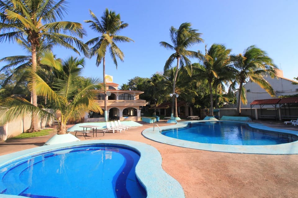 Swimming pool