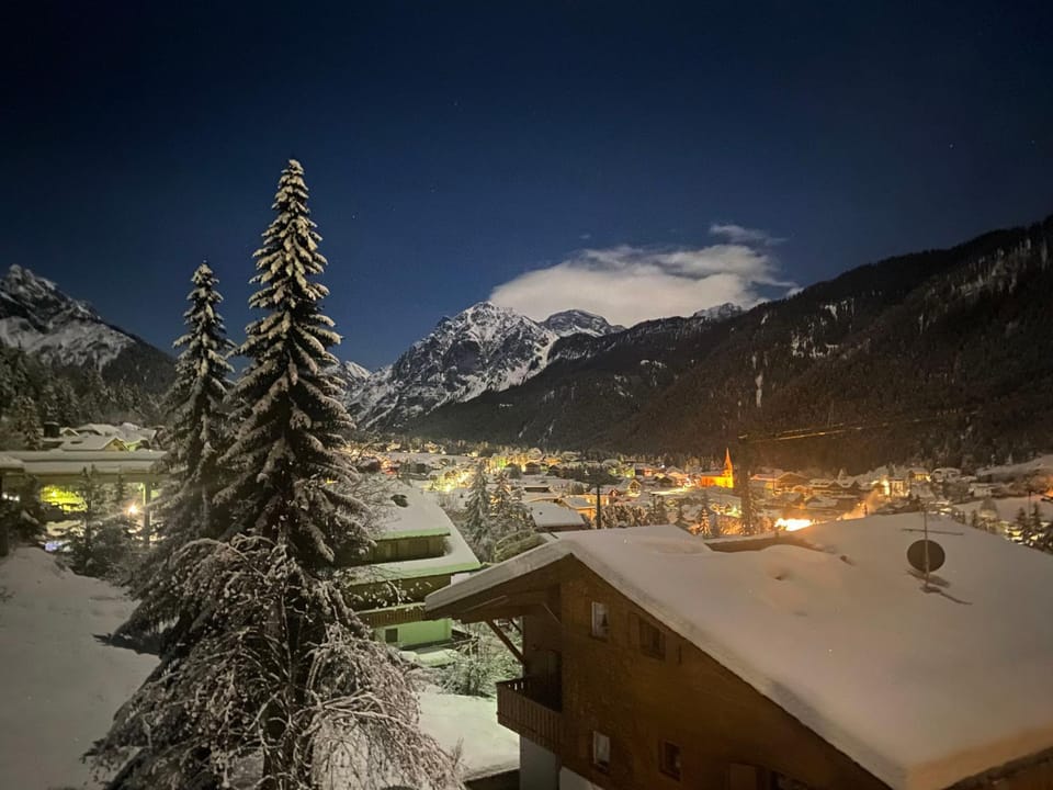 View (from property/room), City view, Mountain view