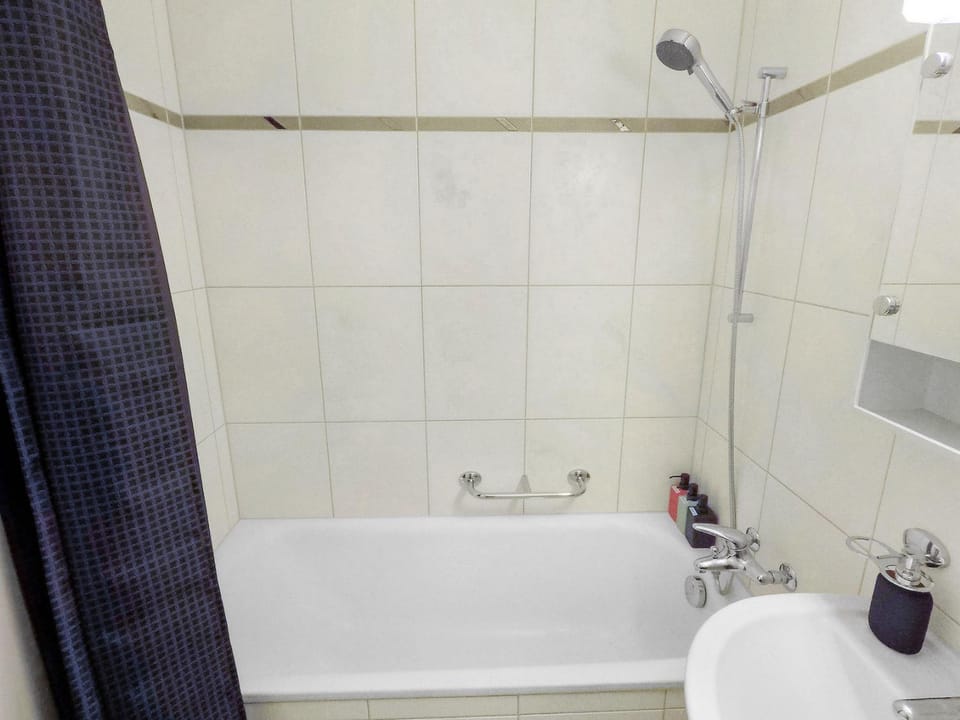 Shower, Bathroom, Bath, towels