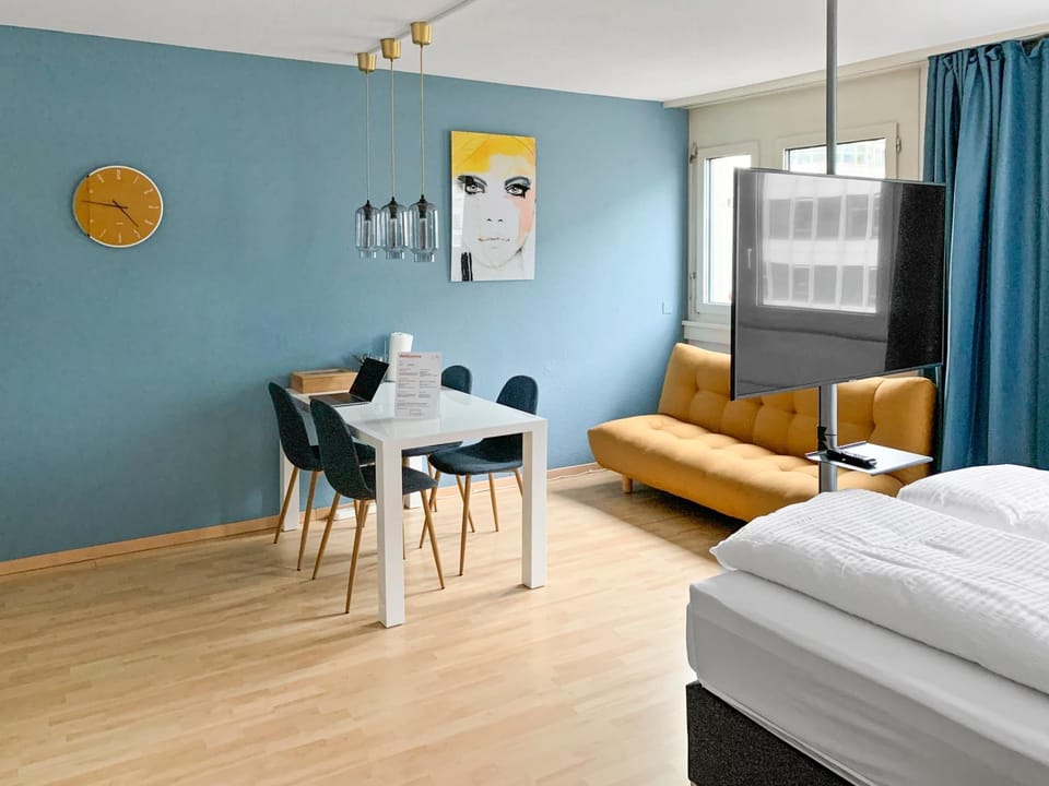 Bed, TV and multimedia, Living room, Seating area, Dining area