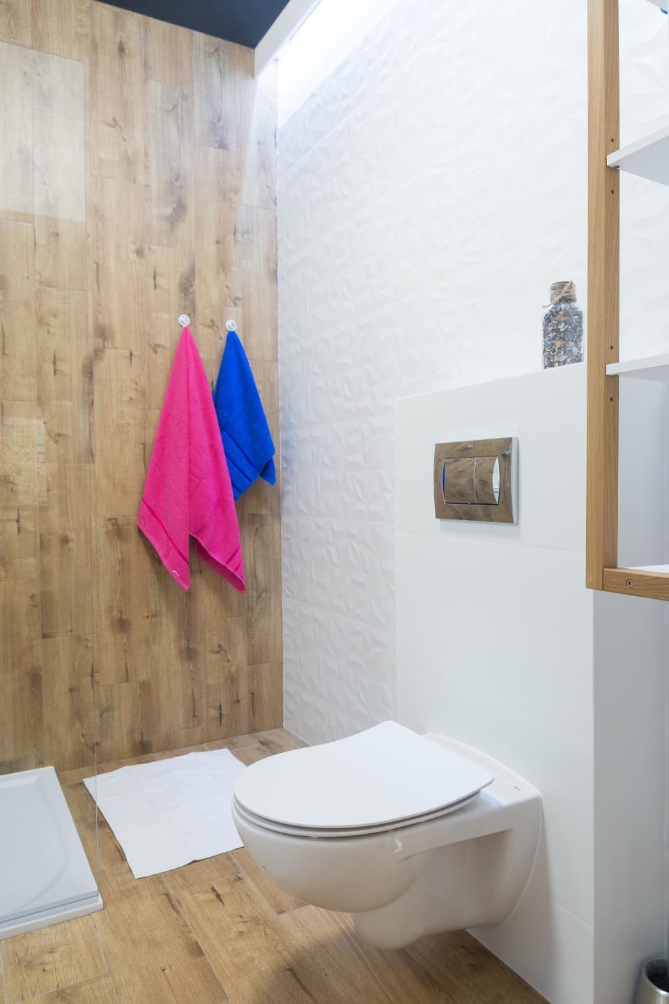 Bathroom, towels