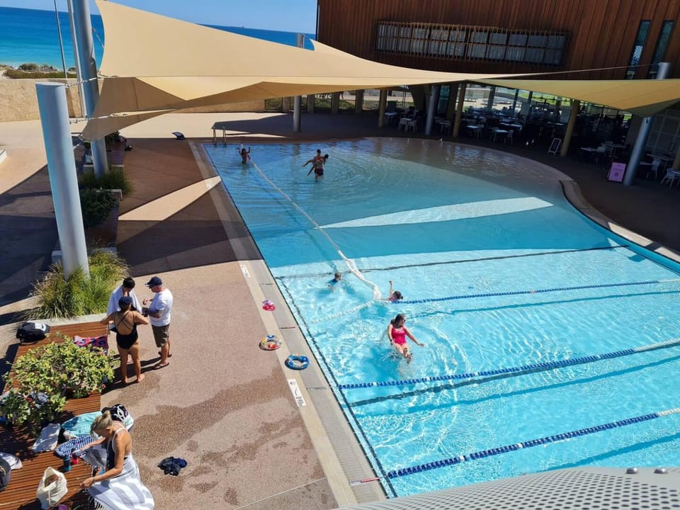 Area and facilities, Swimming pool, sunbed