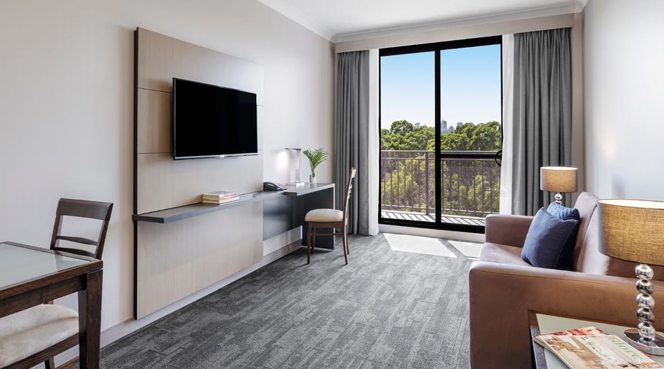 Bed, TV and multimedia, Seating area, Dining area, Bedroom