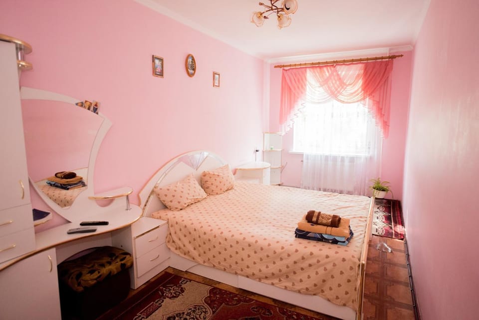 Затишна 2 кімнатна квартира, Тролейбусна Apartment in Lviv Oblast