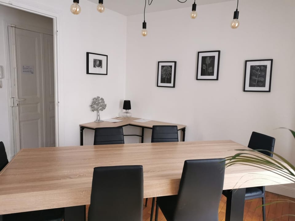 Dining area, Area and facilities