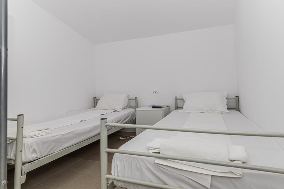 Photo of the whole room, bunk bed
