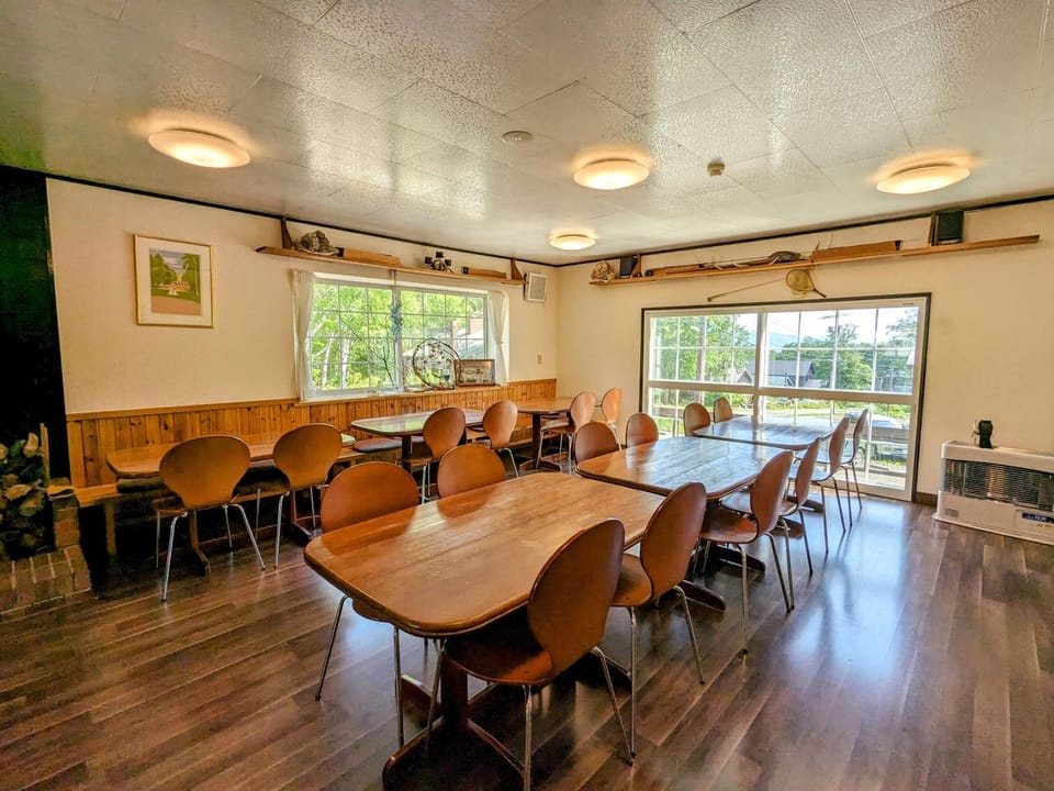 Restaurant/places to eat, Communal lounge/ TV room, Living room, Dining area