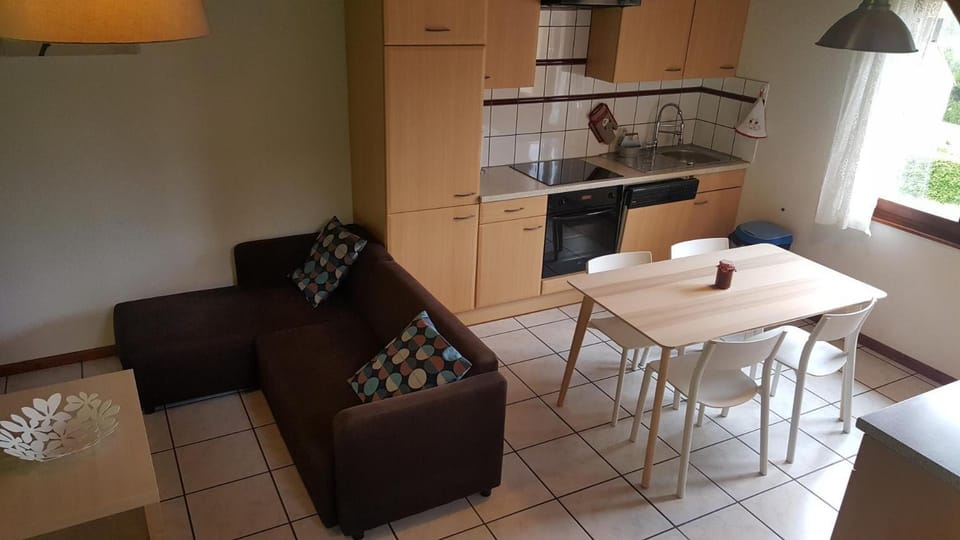 Kitchen or kitchenette, Living room, Dining area, dishwasher, oven, pet friendly, stove