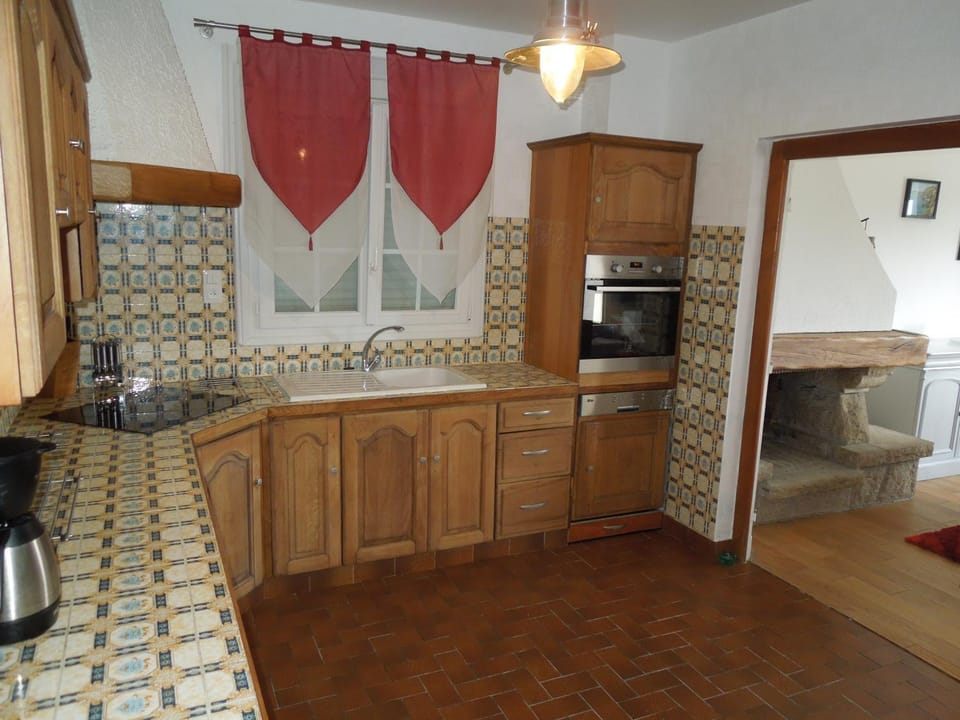 En Bretagne, villa de 2 à 8 pers , meublé de tourisme 3 étoiles nichée dans un écrin de verdure à 2500m de la plage House in Finistere