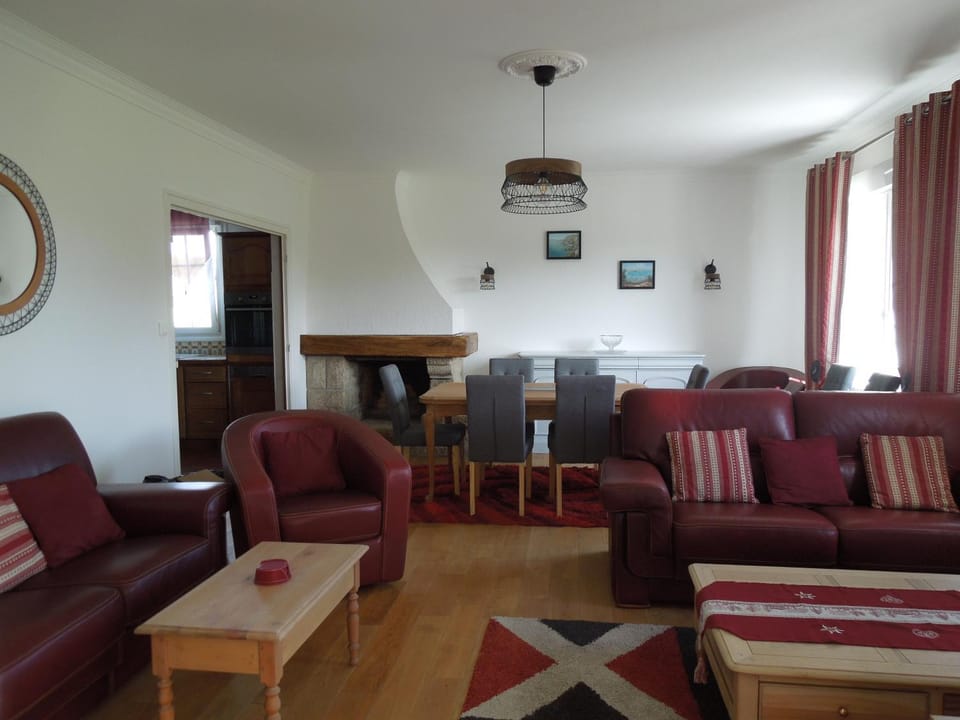 En Bretagne, villa de 2 à 8 pers , meublé de tourisme 3 étoiles nichée dans un écrin de verdure à 2500m de la plage House in Finistere