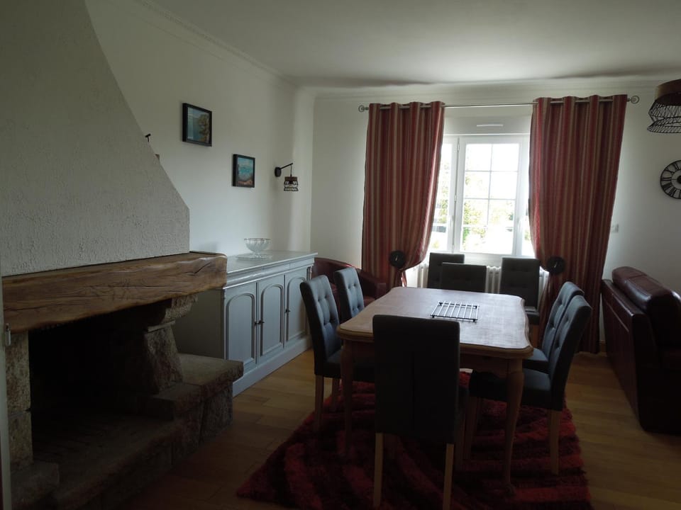 En Bretagne, villa de 2 à 8 pers , meublé de tourisme 3 étoiles nichée dans un écrin de verdure à 2500m de la plage House in Finistere