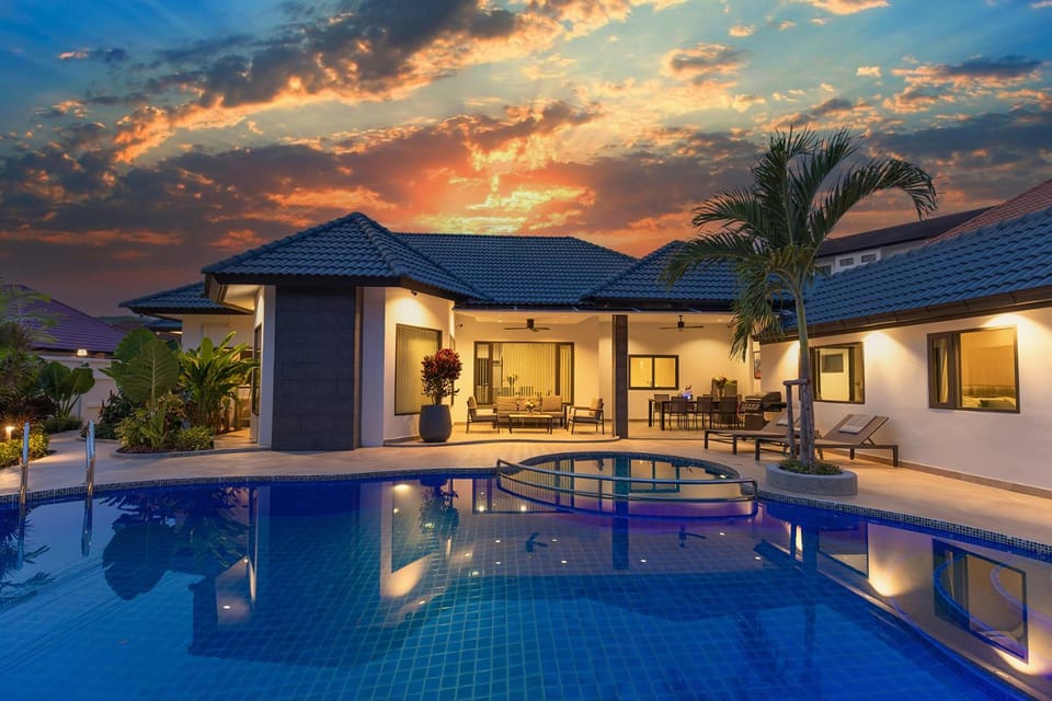 Pattaya Hill minutes from the beach and City Pattaya Villa in Pattaya City