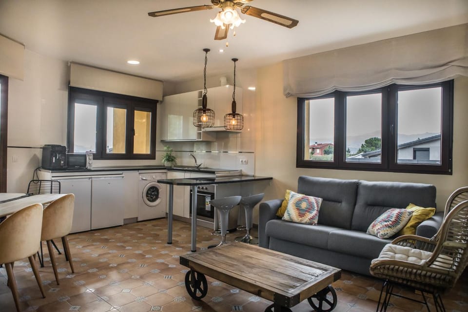 Kitchen or kitchenette, Living room, Dining area