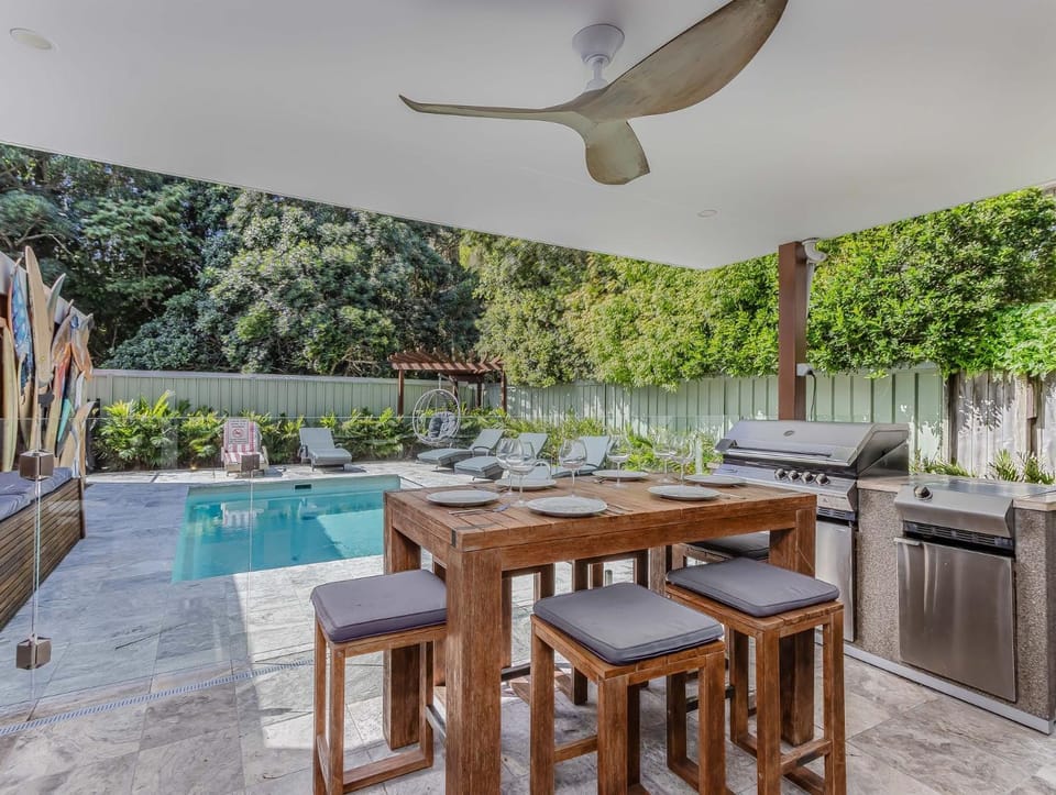 Byron Sunrise - 4 BR retreat with heated pool House in Byron Bay