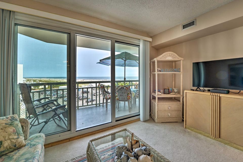 Private Beach! Oceanfront Wildwood Crest Retreat House in Diamond Beach