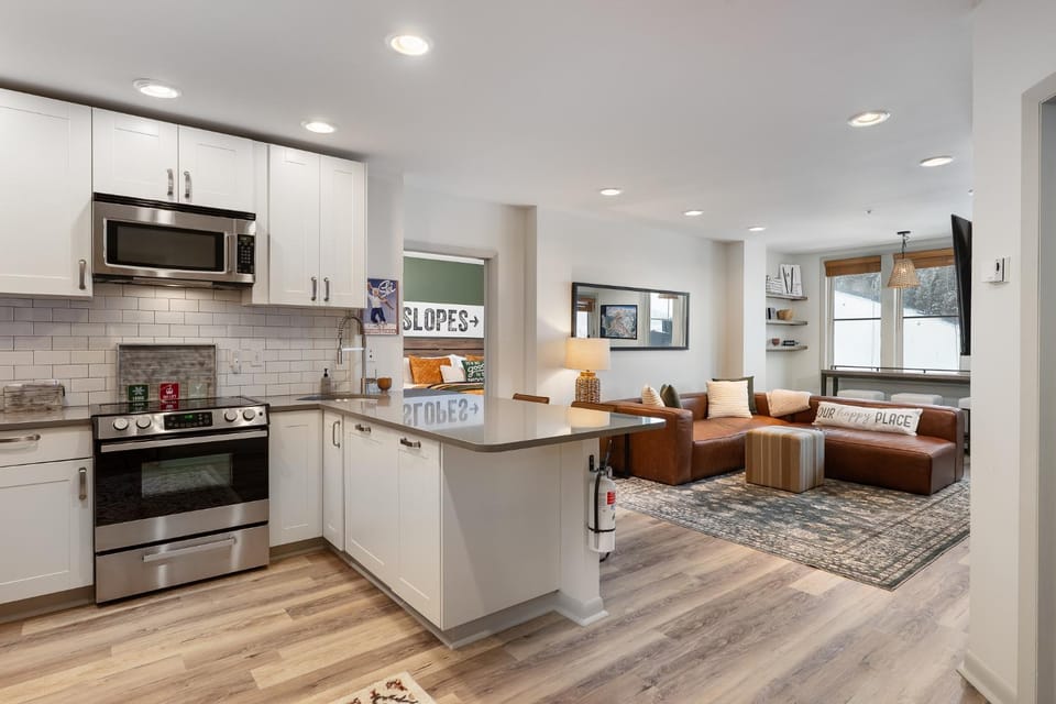 Kitchen or kitchenette, Living room