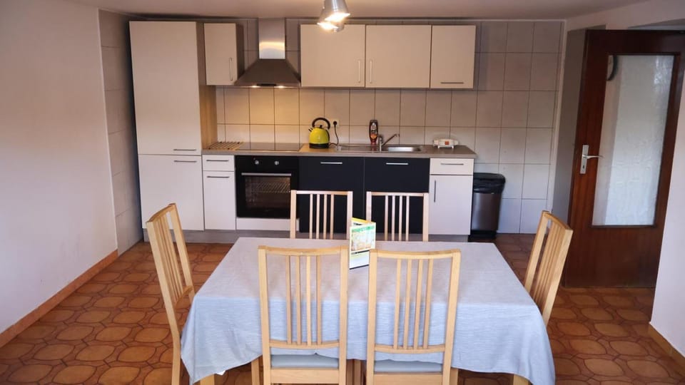 Kitchen or kitchenette, Communal kitchen, stove, kitchen