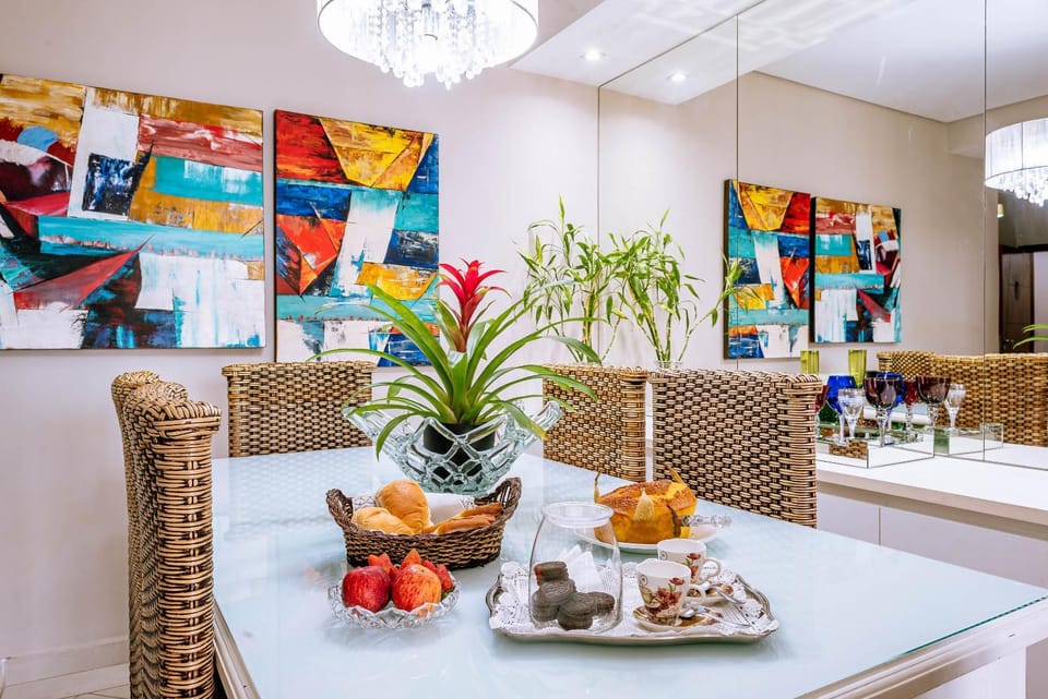 Seating area, Meals