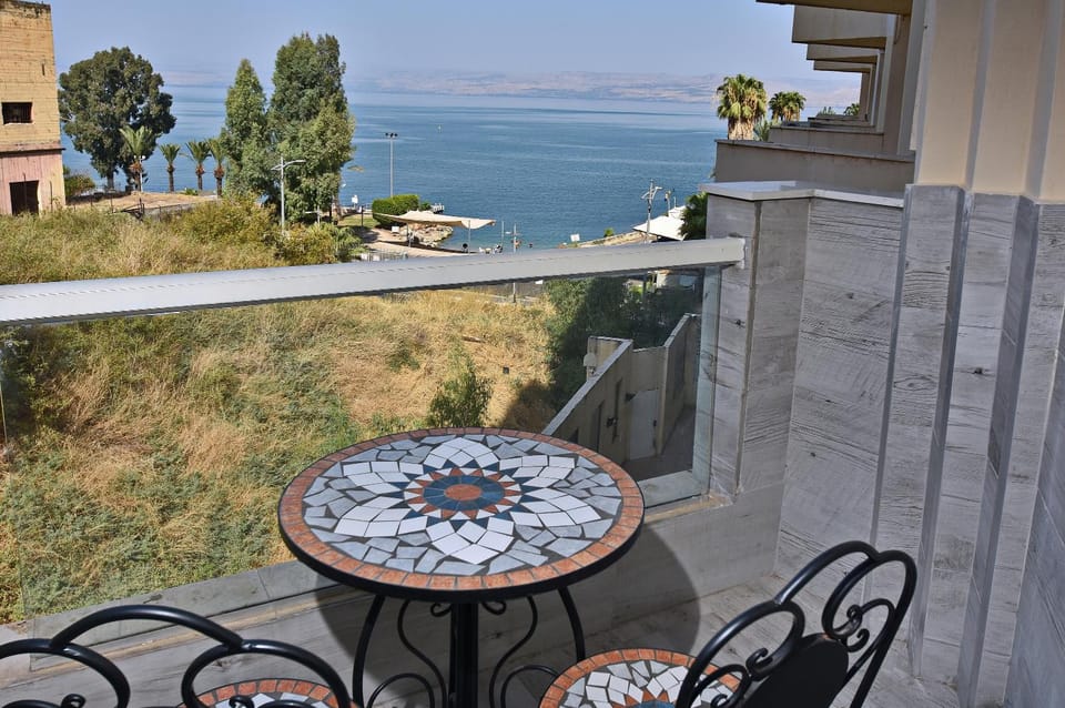 Natural landscape, View (from property/room), Balcony/Terrace, Lake view, Sea view