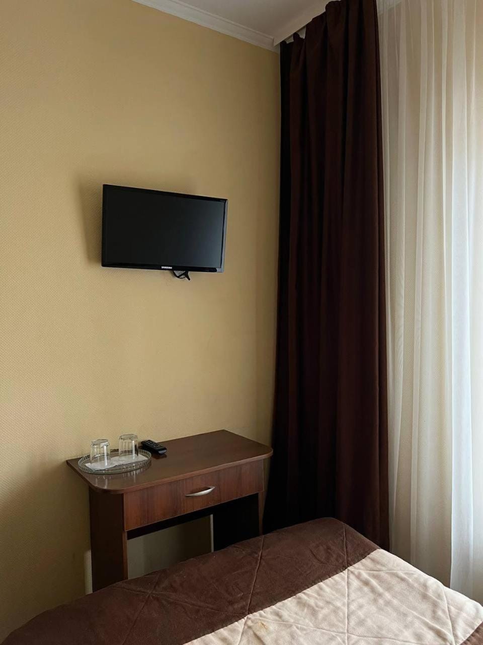 Communal lounge/ TV room, Bed, TV and multimedia, Photo of the whole room, Evening entertainment, Bedroom, hair dresser