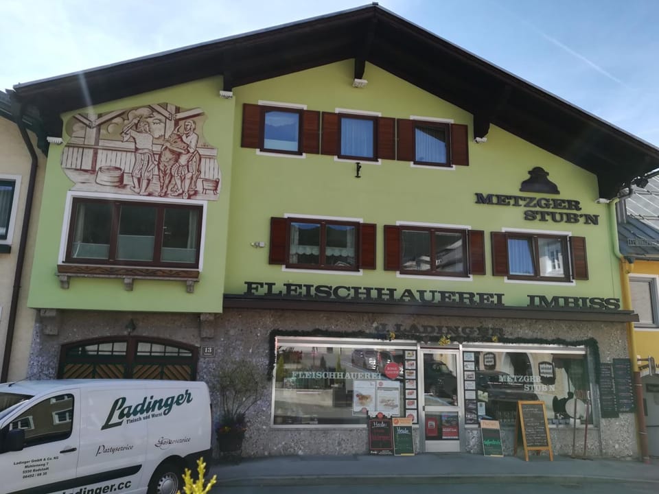 Property building, Facade/entrance
