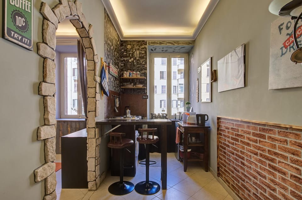 Kitchen or kitchenette, Seating area