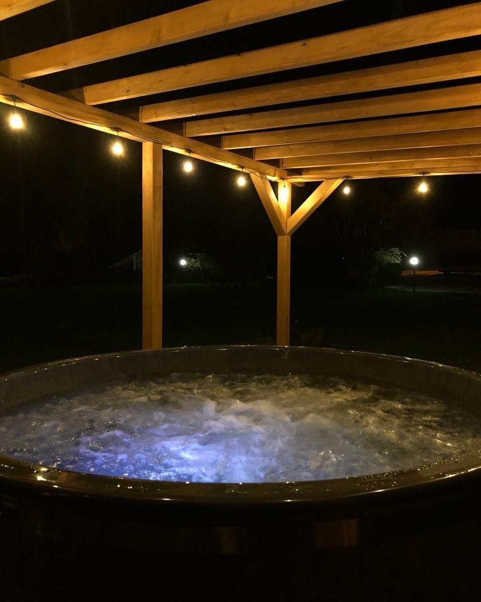 Hot Tub, Swimming pool