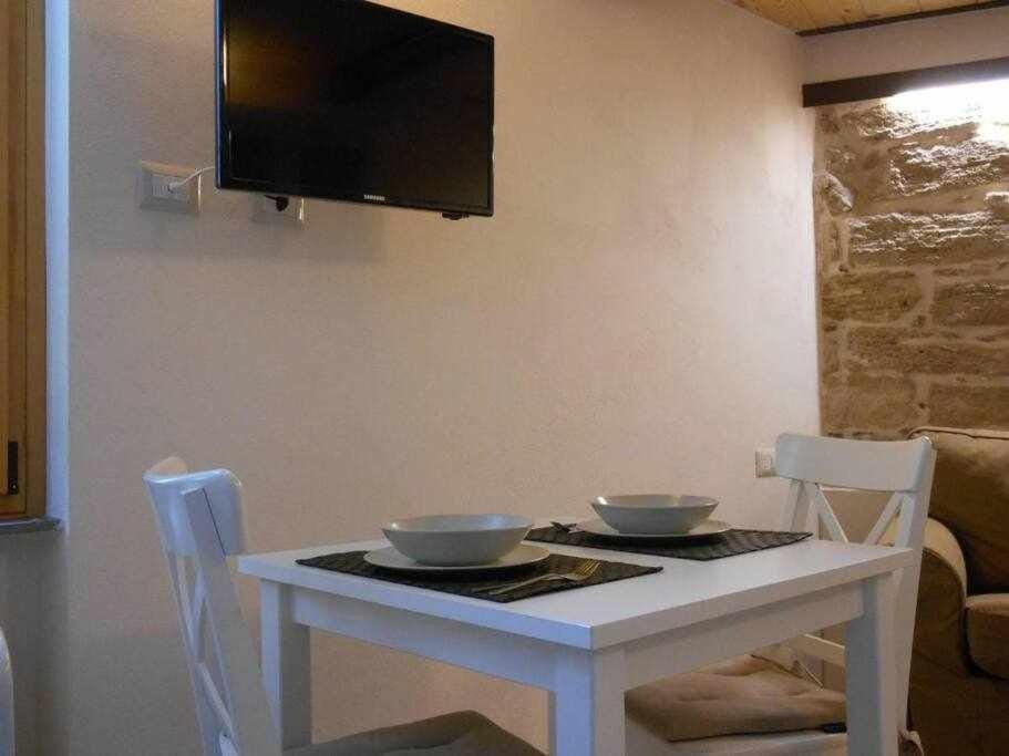 Suite Minerva: 10 steps from Piazza Civica Apartment in Alghero