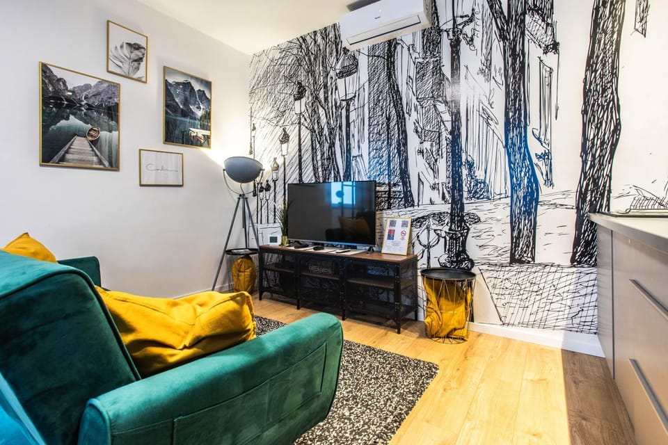 Communal lounge/ TV room, TV and multimedia, Living room, Evening entertainment