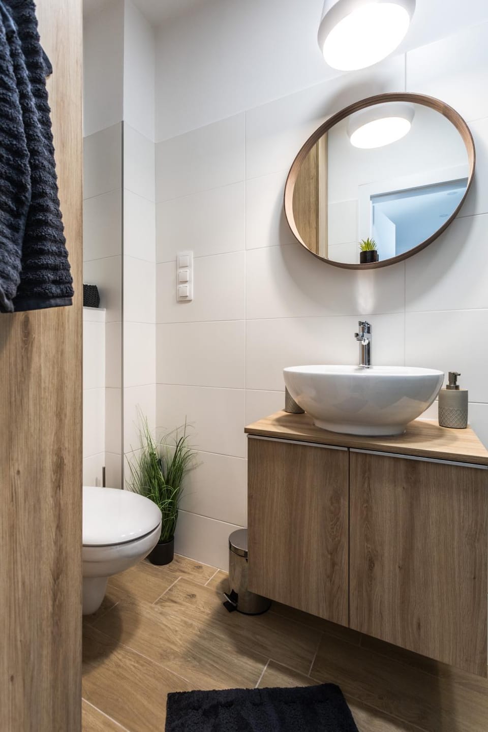 Toilet, Bathroom, towels