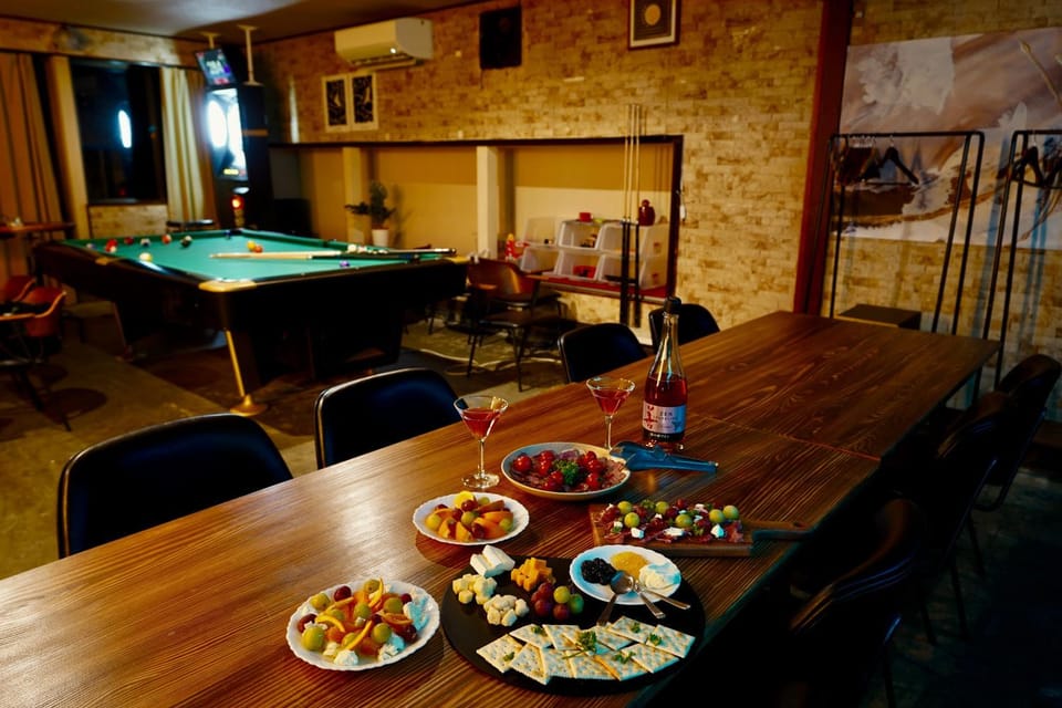 Billiard, Food and drinks, Food
