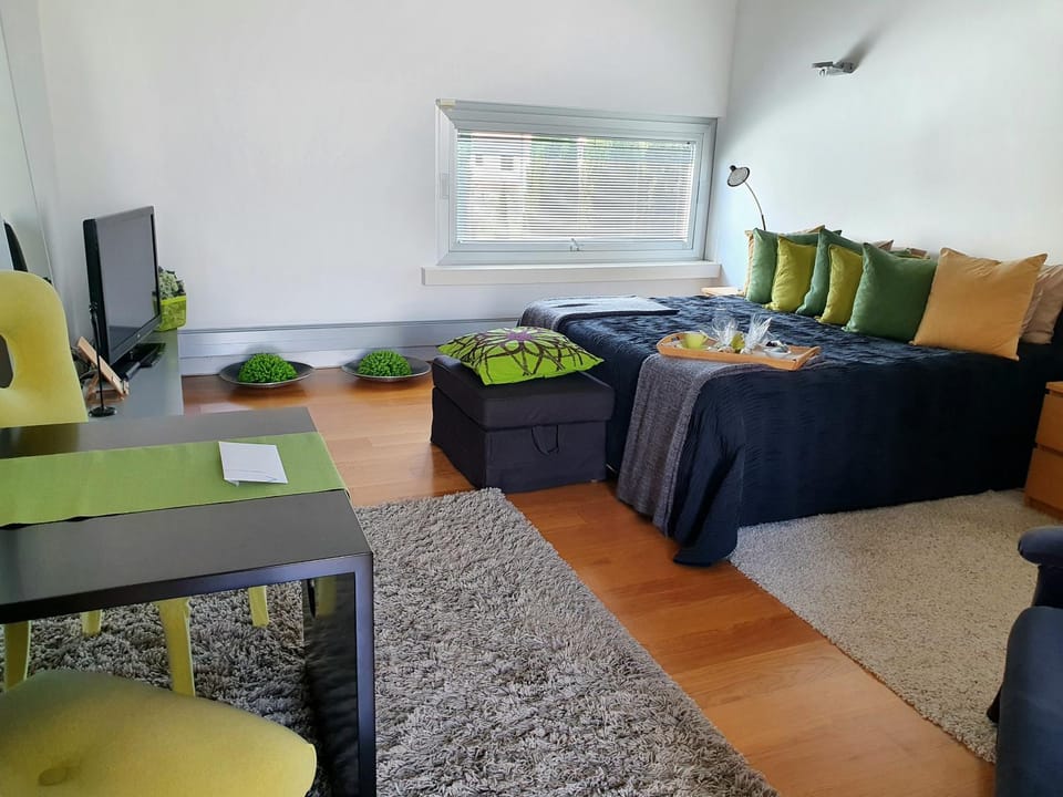 Bed, Living room, Dining area, Bedroom