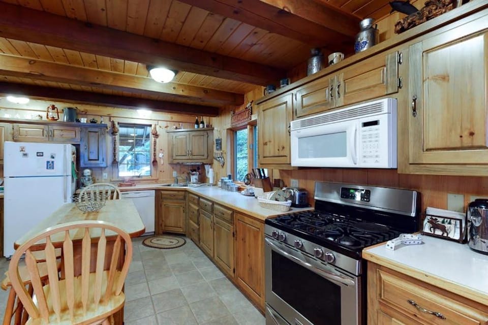 Kitchen or kitchenette, Dining area, oven, stove, toaster
