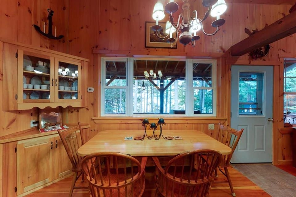 Seating area, Dining area