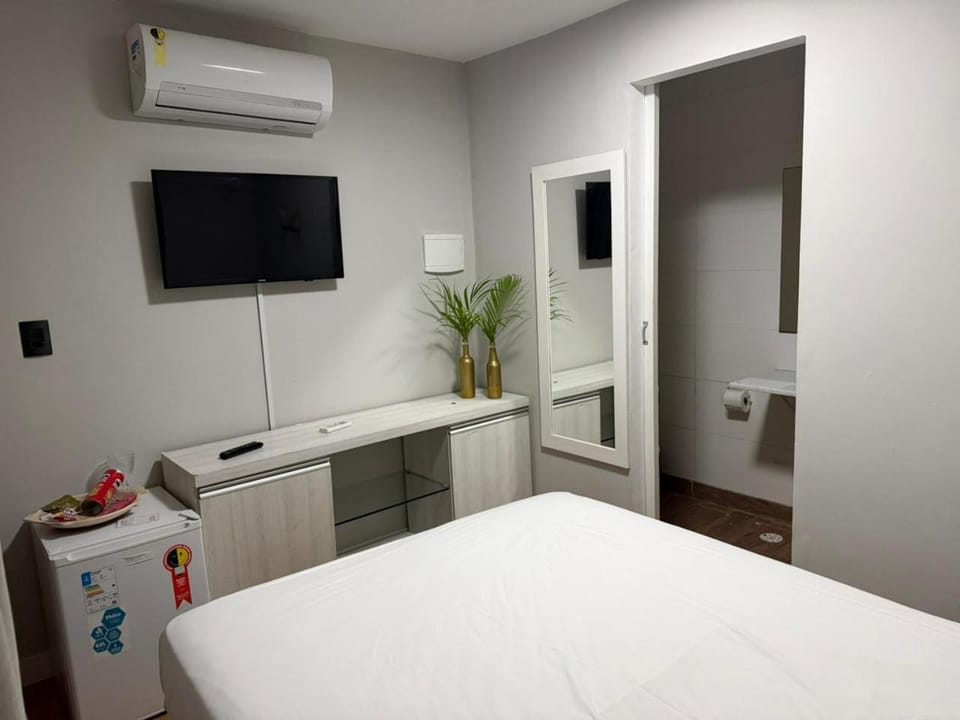 Bed, TV and multimedia, Bedroom, air conditioner