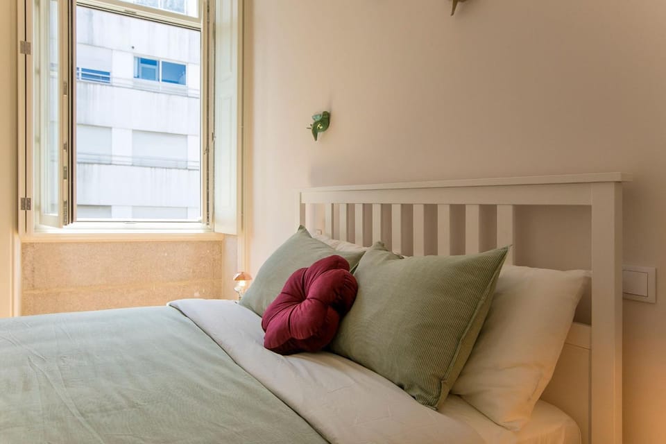LovelyStay - 2BR Flat with AC in Duque de Loulé Apartment in Porto